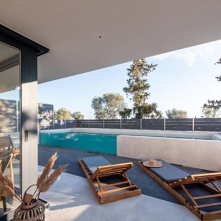 Serene Seafront Villas Неа Ираклия Екстериор снимка