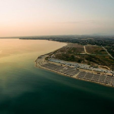 Serene Seafront Villas Неа Ираклия Екстериор снимка