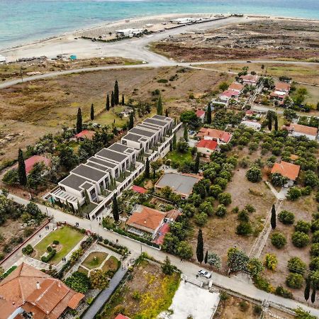 Serene Seafront Villas Неа Ираклия Екстериор снимка