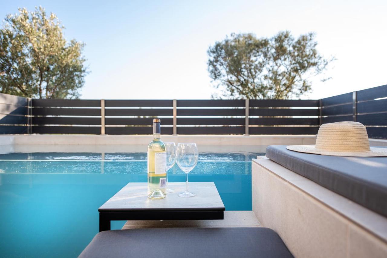 Serene Seafront Villas Неа Ираклия Екстериор снимка