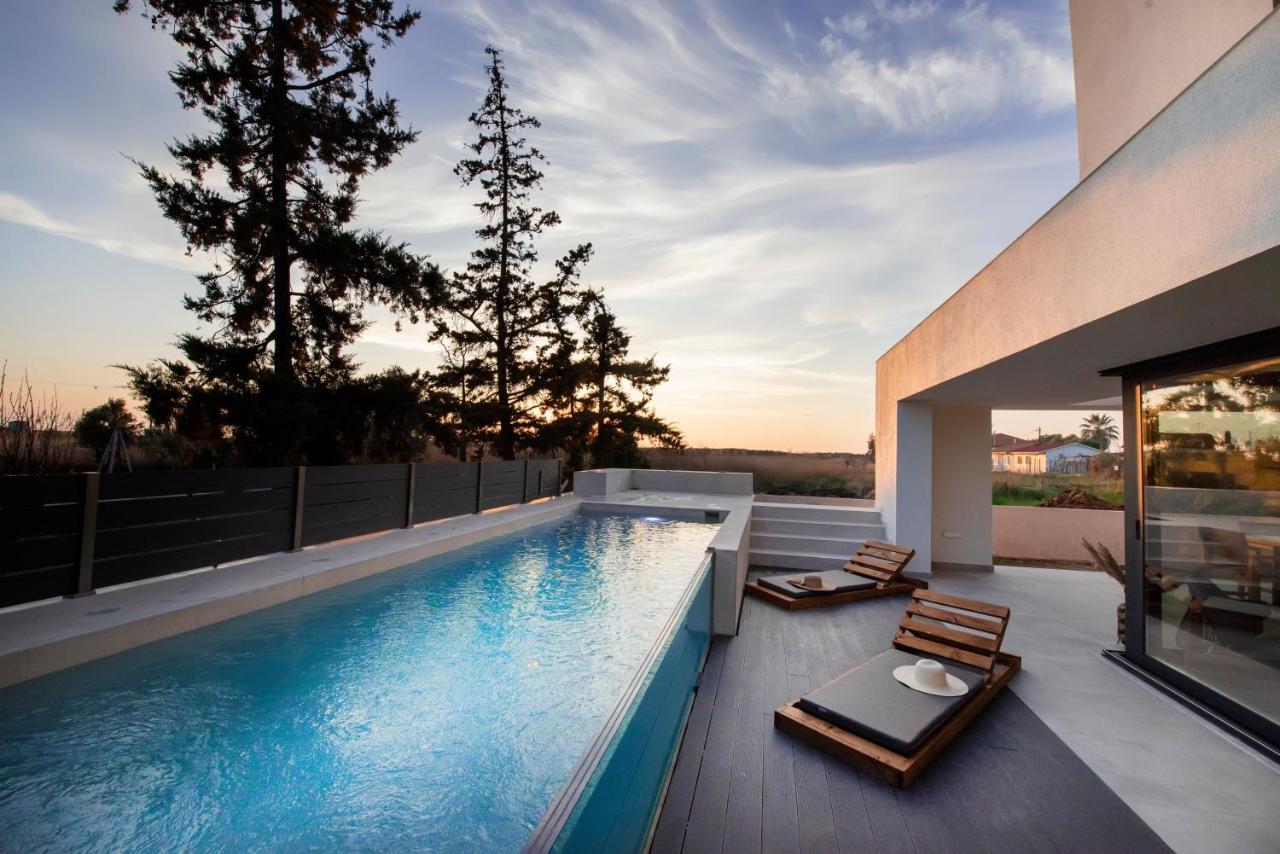 Serene Seafront Villas Неа Ираклия Екстериор снимка