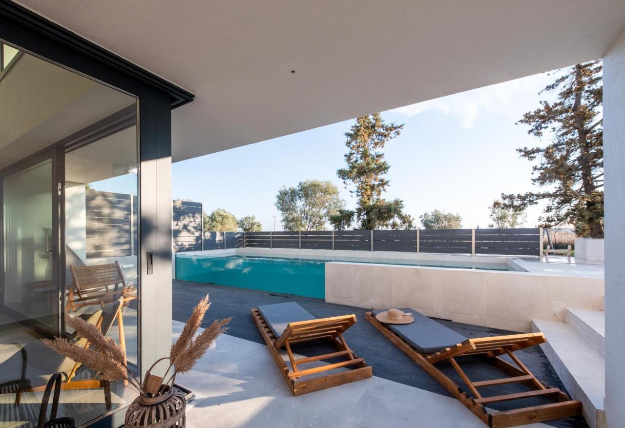 Serene Seafront Villas Неа Ираклия Екстериор снимка