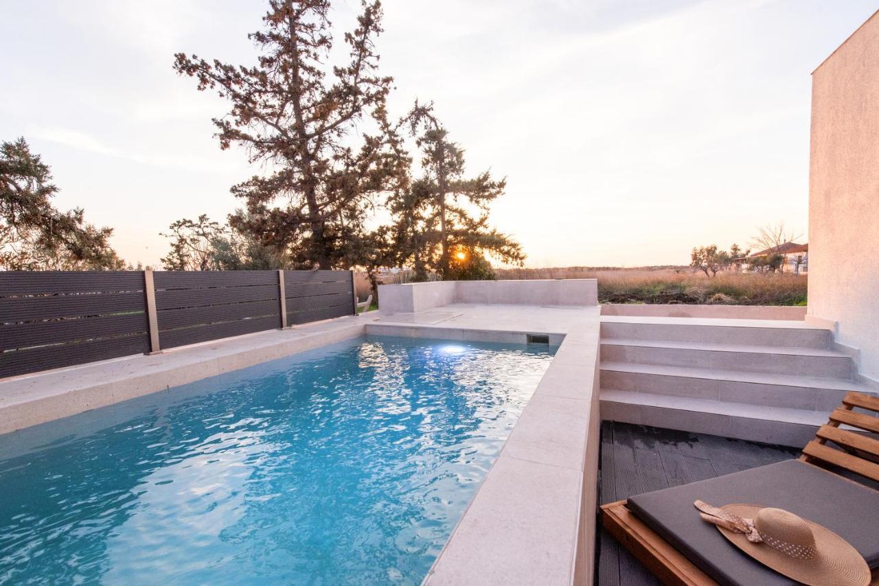 Serene Seafront Villas Неа Ираклия Екстериор снимка