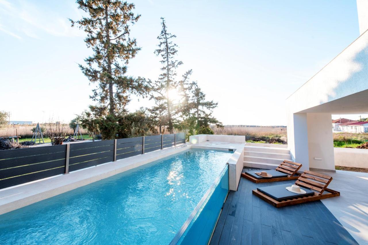 Serene Seafront Villas Неа Ираклия Екстериор снимка