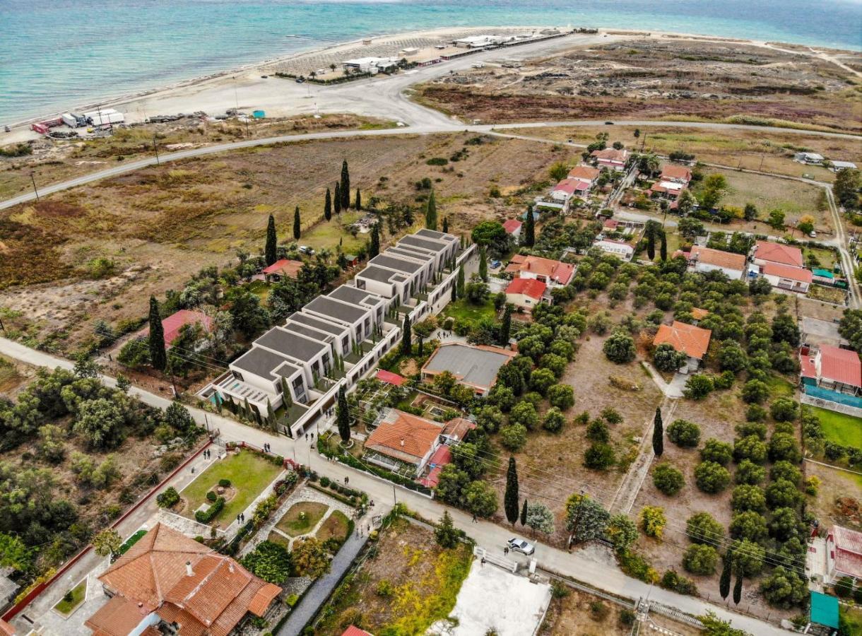 Serene Seafront Villas Неа Ираклия Екстериор снимка